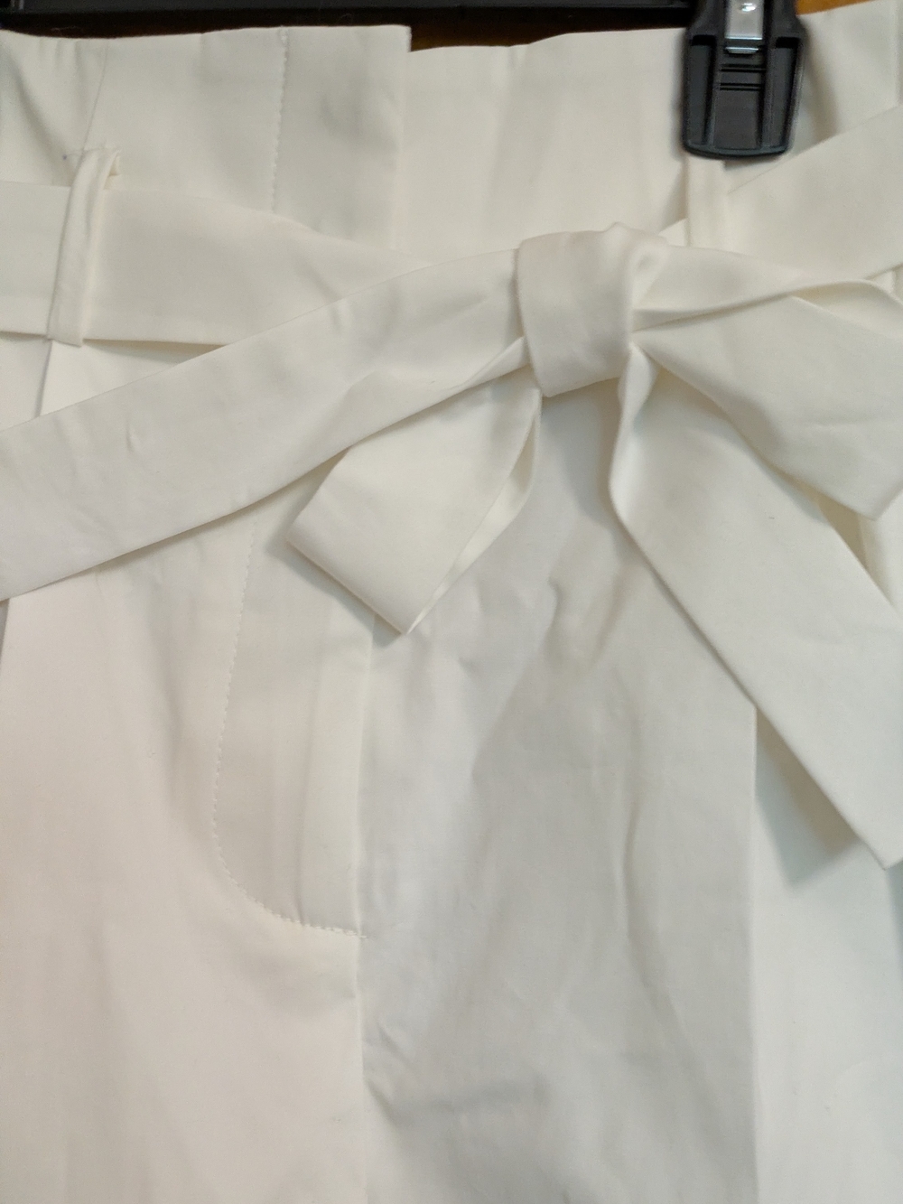 $70 💵 Eleventy Ivory Tie-Waist Shorts - Picture 3 of 14